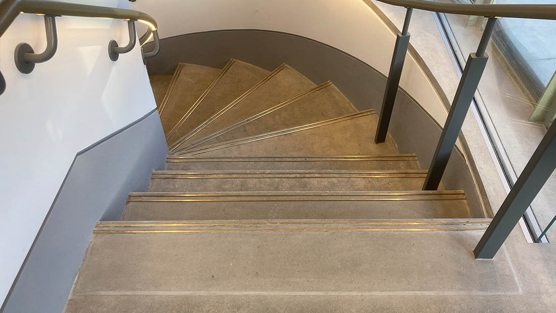 Polished-Precast-Concrete-Curved-Staircase-01-1.jpg