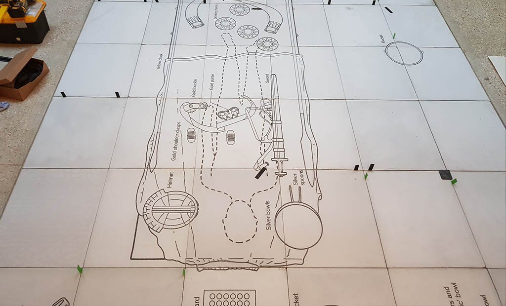 Sutton-Hoo-Hall-Burial-Chamber-Install-04.jpg