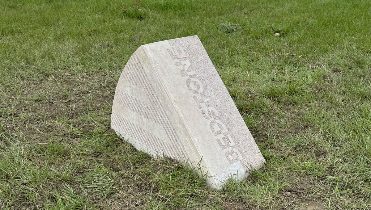 Visual-Precast-Concrete--Artwork-Harps--Bedstone-Installed-01